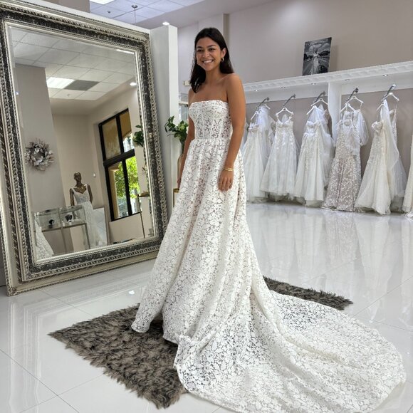 Milla Nova Wedding Dress - Antuanetta - Picture 2 of 4